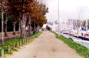 Le long de la Rabine entre la porte-�cluse et la passerelle flottante