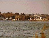 Photo depuis la rive est du chenal vers la pont de K�rino